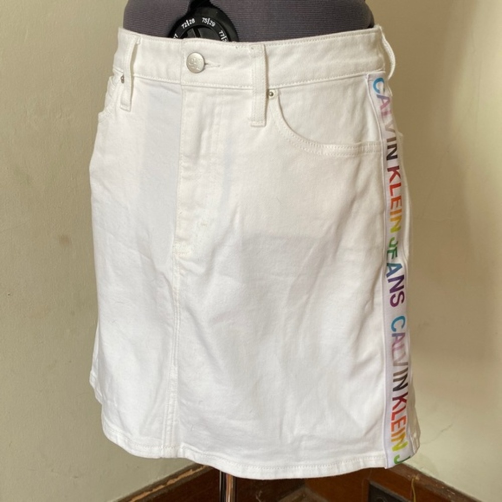 Calvin Klein White Jean Skirt Sz 29 Med